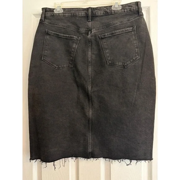 Old Navy Higher High-Rise Denim Midi Skirt Black Button Fly Raw Hem SZ 16 - Picture 2 of 8